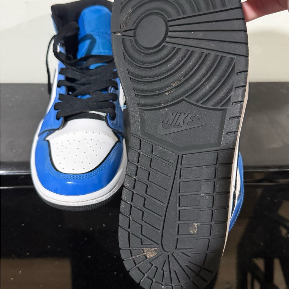 Jordan Air 1 Mid SE Signal Blue and White Sneakers - Picture 4 of 5